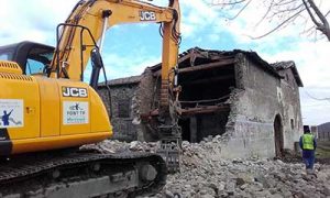 pro de la démolition du bâtiment et terrassement de terrain Serval 02160